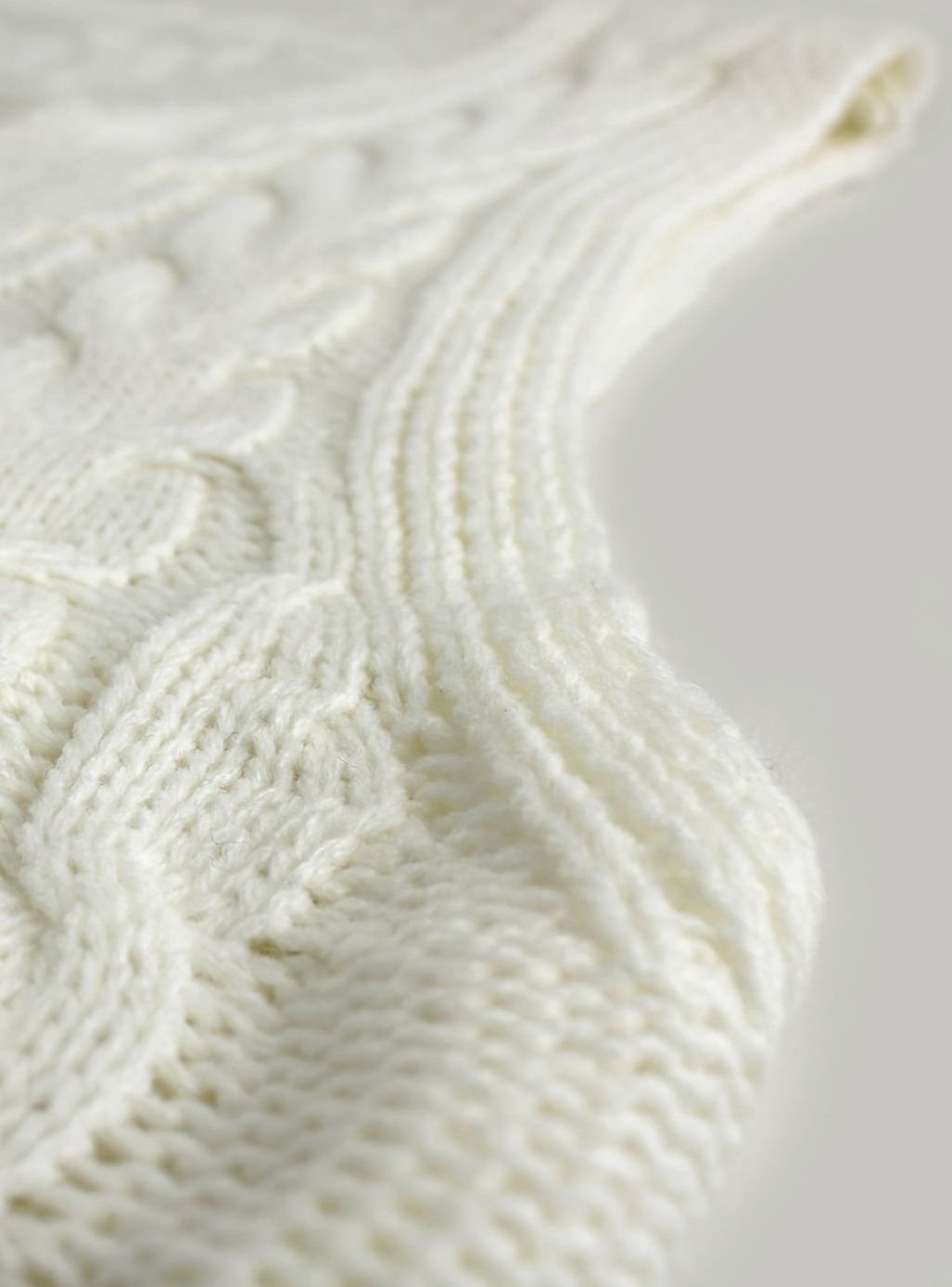 Women's Cable-Knit V-Neck Sweater Vest Relaxed Fit