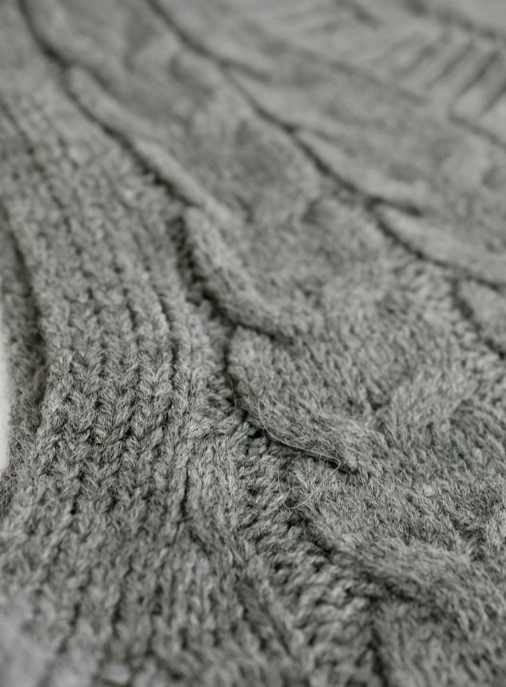 Women's Cable-Knit V-Neck Sweater Vest Relaxed Fit
