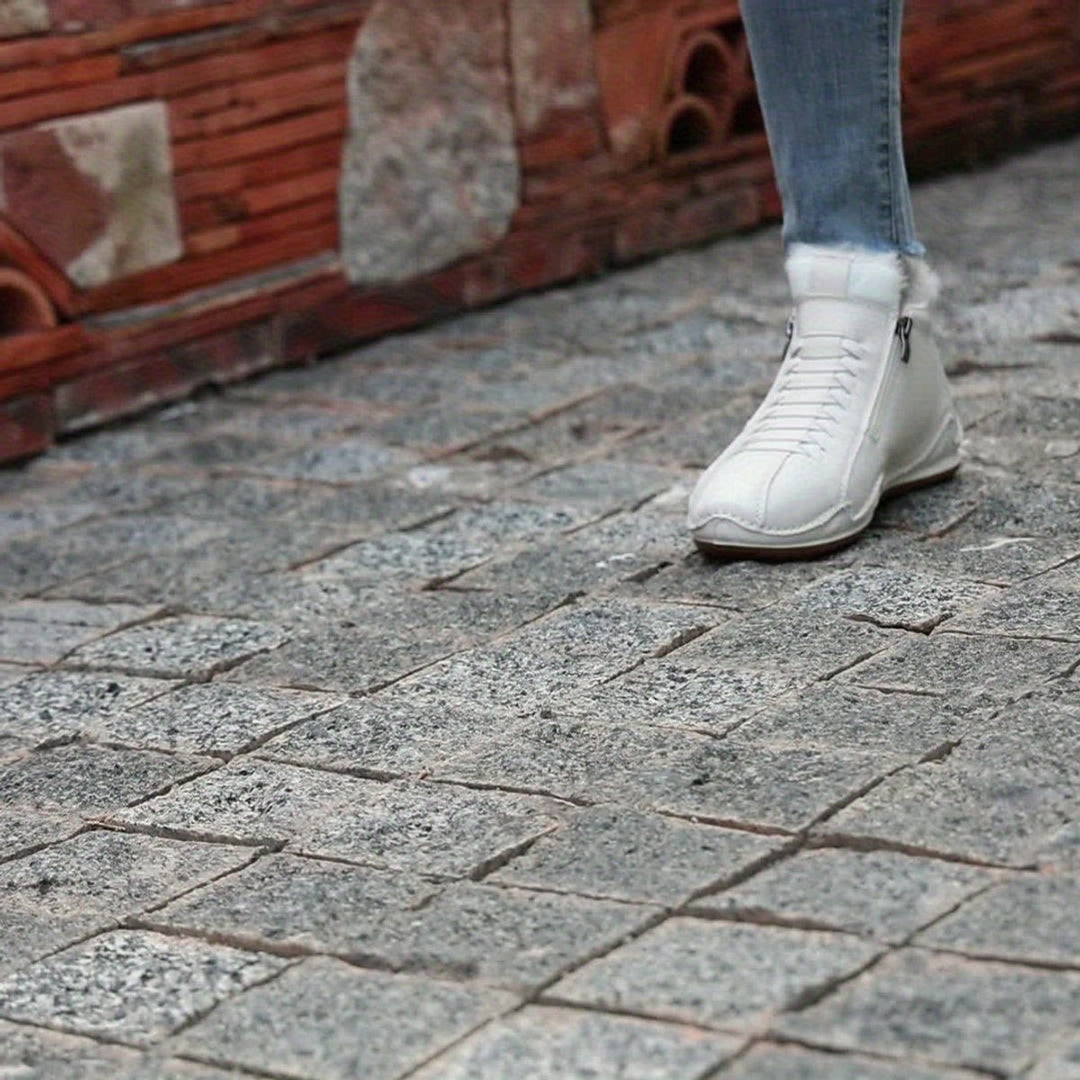 Women's Faux-Fur Lined Wide-Toe Winter Ankle Boots