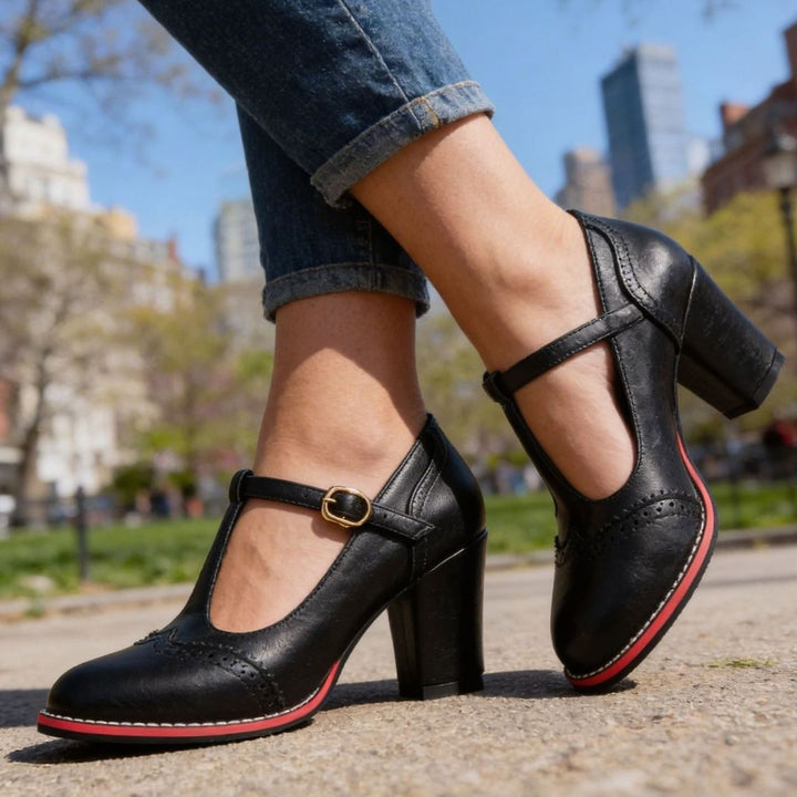 Women's Retro Brogue T-Bar Block Heel Pumps - Black