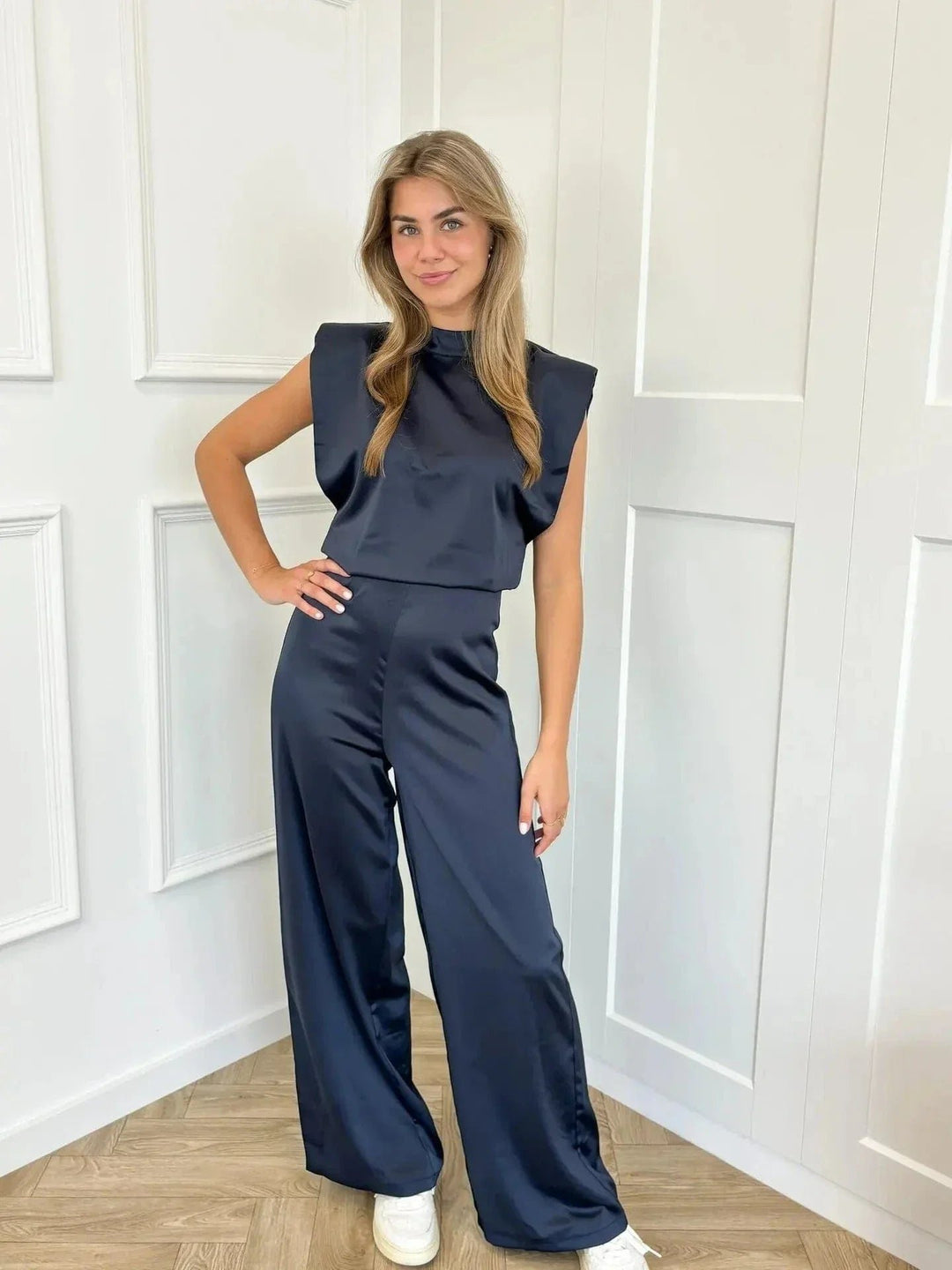 Women's Sleeveless Wide-Leg Satin Jumpsuit - Marineblauw