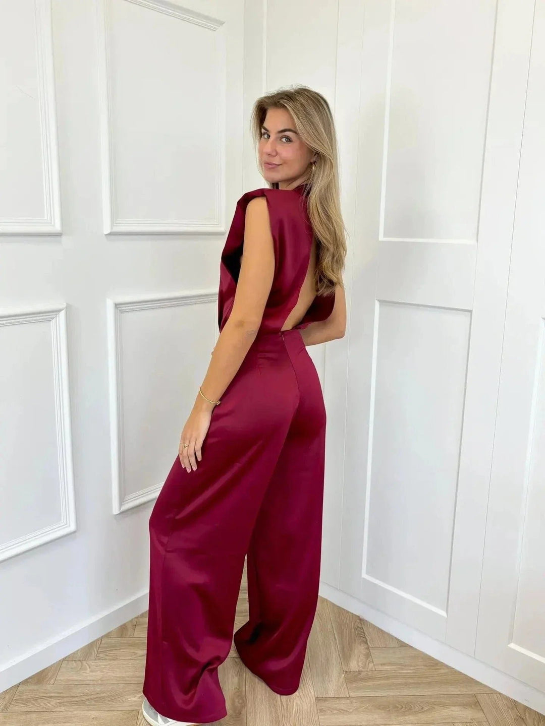 Women's Sleeveless Wide-Leg Satin Jumpsuit - Bordeauxrood